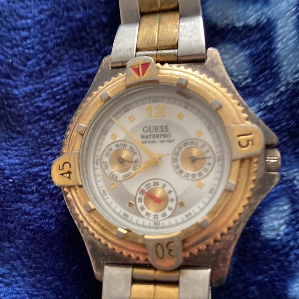 🤍 Men’s guess watch